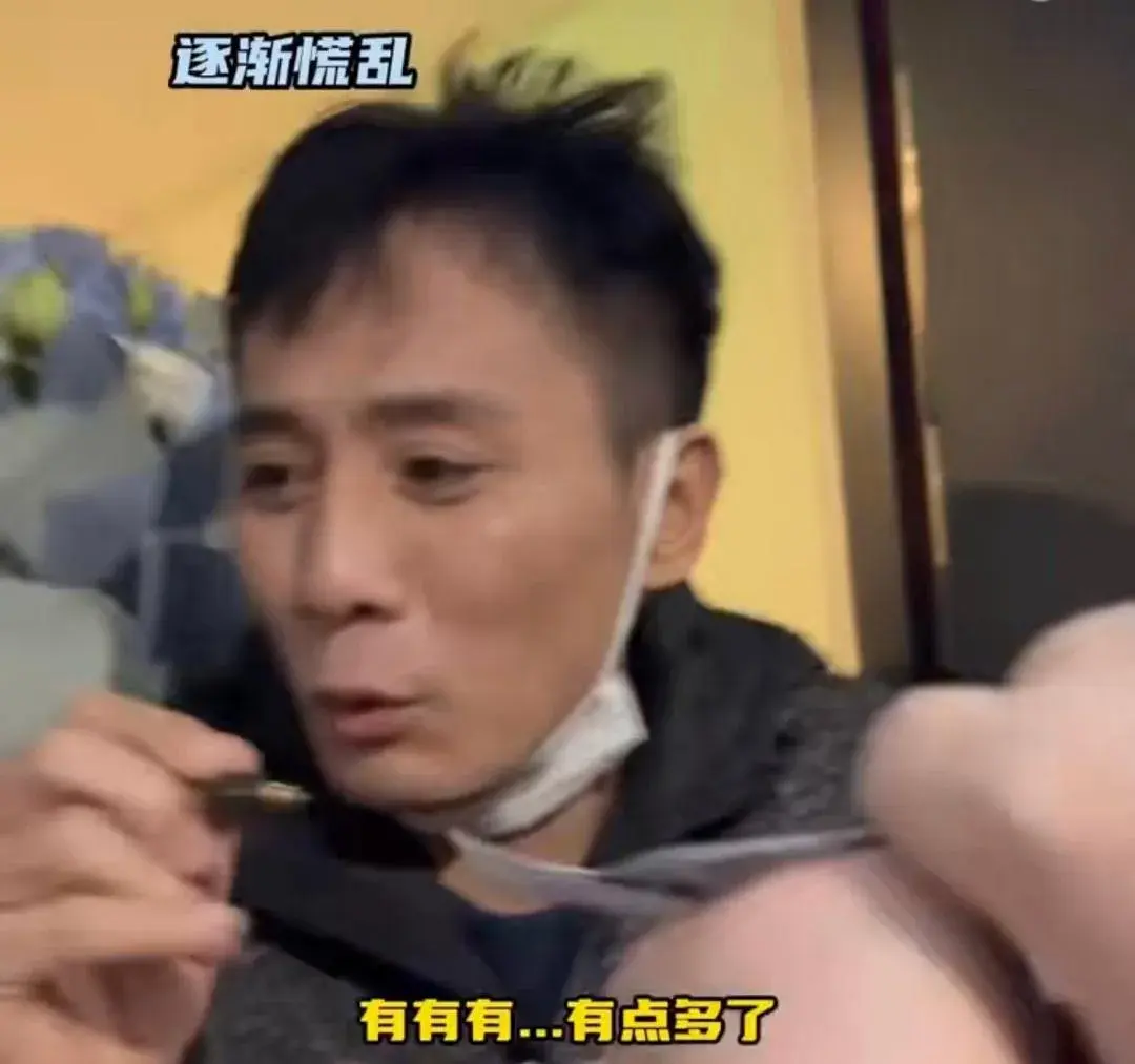 頭一次看見明星簽名這么狼狽
