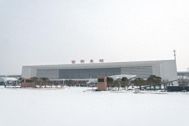 直擊各地強(qiáng)降雪:河南雪厚得像切糕