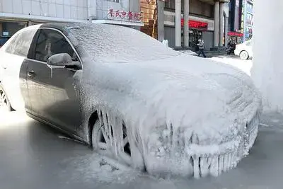 湖北下凍雨車子像被包漿一樣