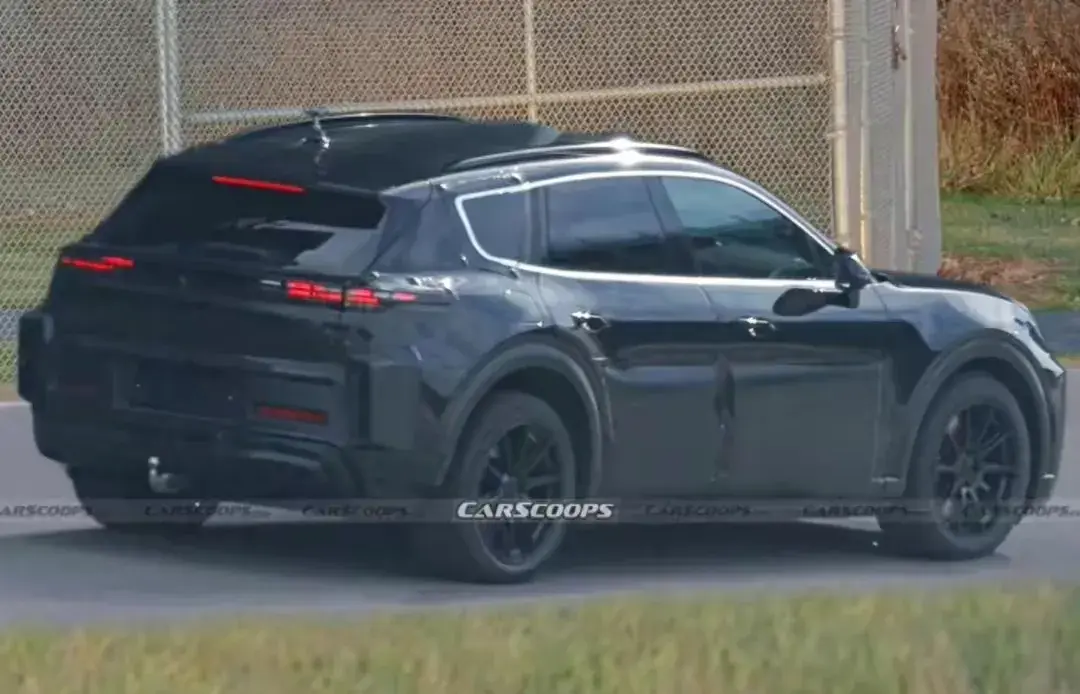 保時捷大型SUV偽裝車曝光,新內飾很搶眼,頂替卡宴?