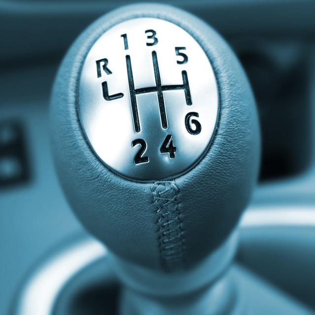 手動擋的車能不能空擋滑行?老司機:10年經驗告訴你