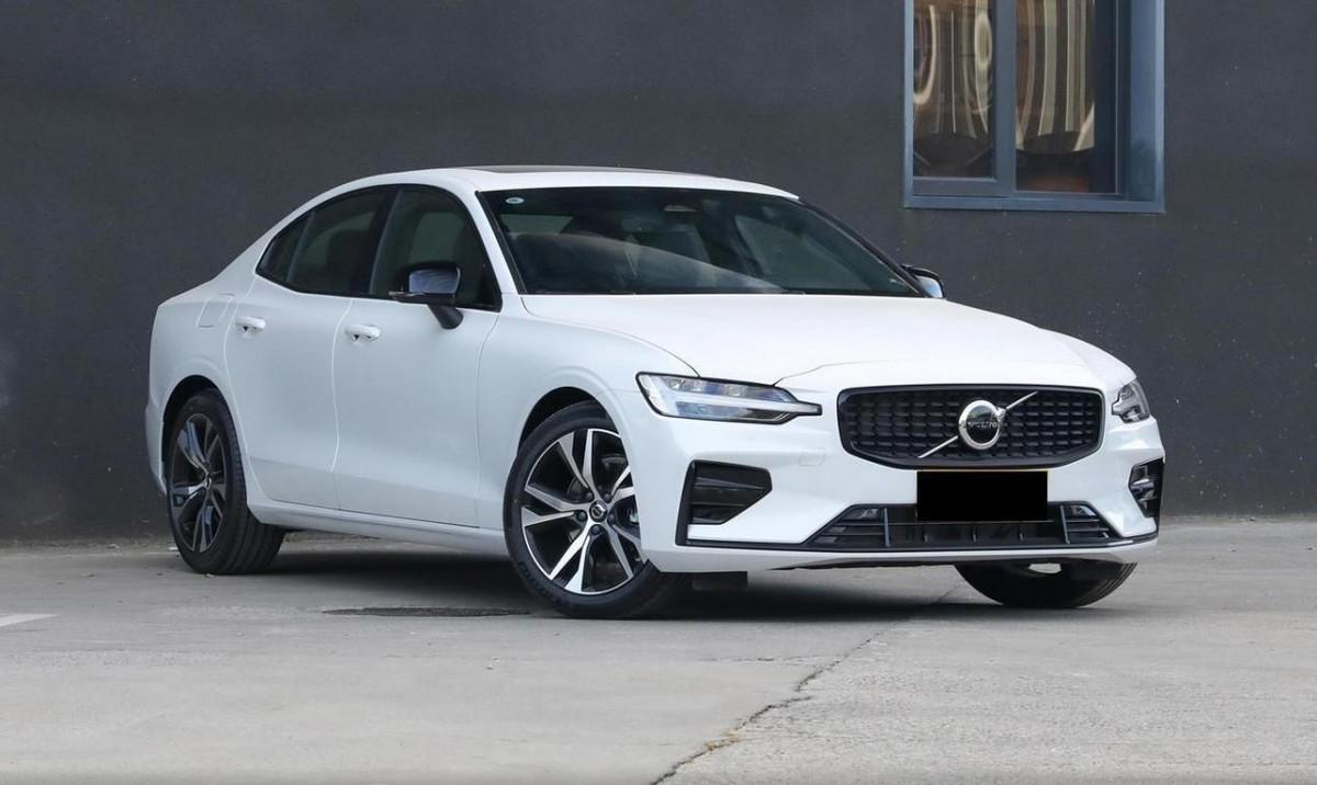 中型豪華轎車,自帶“水晶擋把”,沃爾沃S60降至21.49萬起
