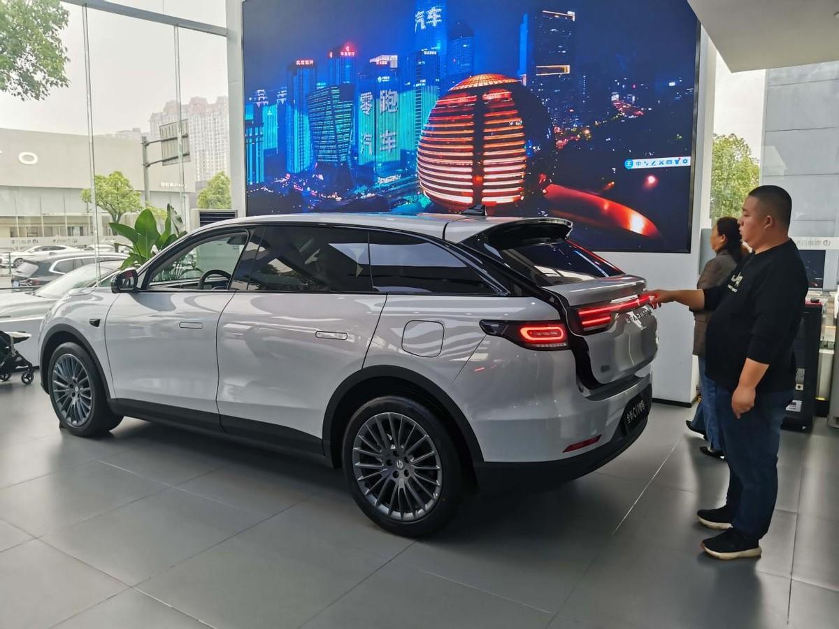 零跑全新C11到店,新車有哪些優(yōu)缺點,值得買嗎?深度體驗告訴你