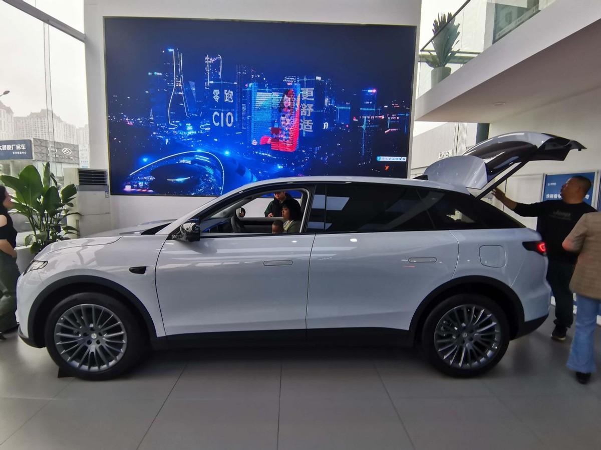 零跑全新C11到店,新車有哪些優(yōu)缺點,值得買嗎?深度體驗告訴你