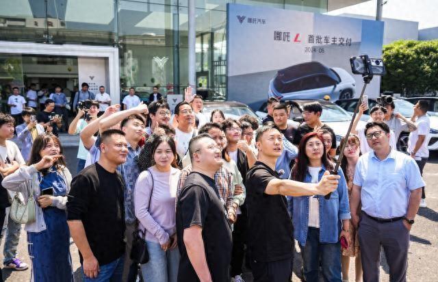 銷量剛有起色,哪吒S又發(fā)生自燃,哪吒汽車咋“鬧海”?