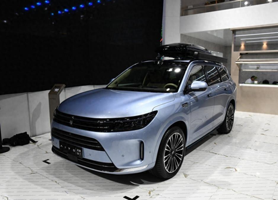 問界M7異軍突起,銷量甚至超越了低價(jià)的比亞迪宋,華為號(hào)召力驚人