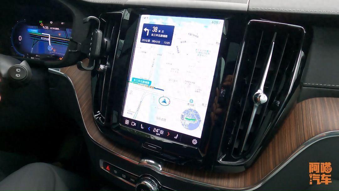 汽車原廠都不帶手機(jī)支架,為何小米SU7有?大屏和支架你怎么選