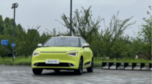 自動(dòng)泊車堪比老司機(jī)?試駕A0級(jí)電車新生東風(fēng)納米01