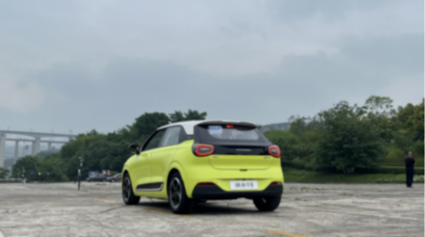 自動(dòng)泊車堪比老司機(jī)?試駕A0級(jí)電車新生東風(fēng)納米01