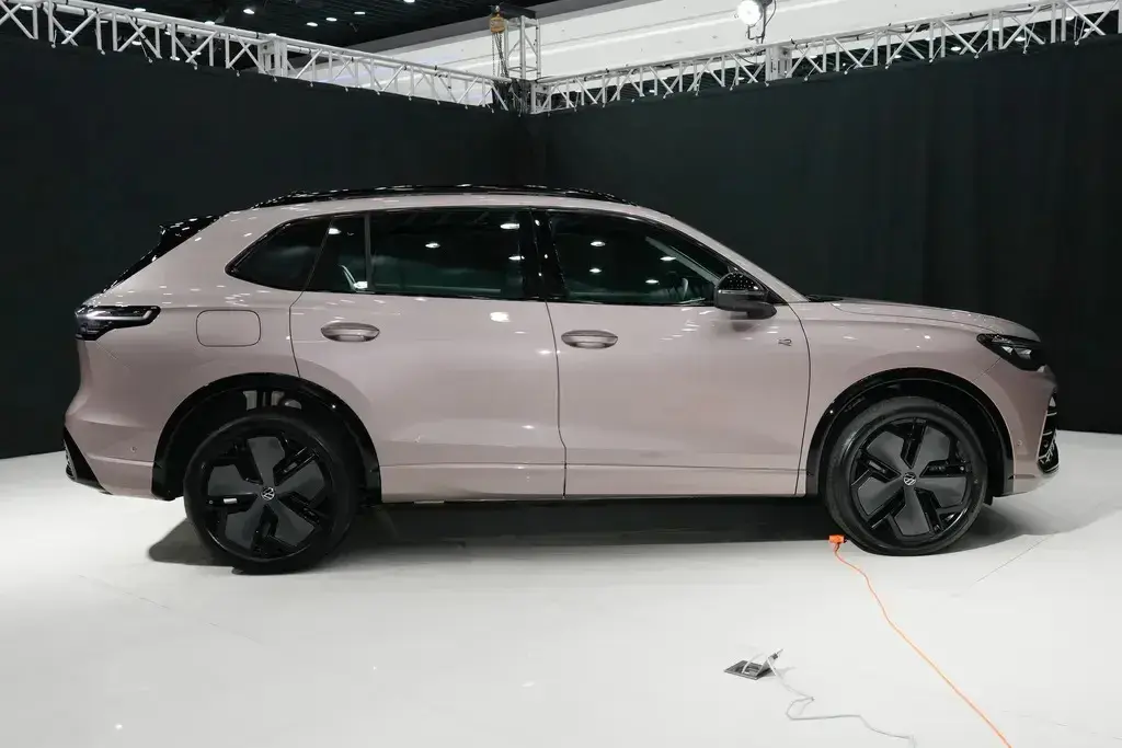 汽車市場的廝殺異常的慘烈,談談新上市的皇冠陸放和途觀L Pro!