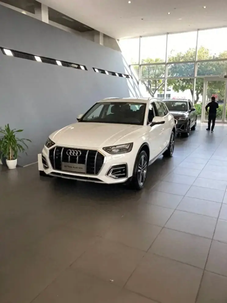 不管新能源怎么蹦跶,汽油車奧迪Q5L依然是很多消費者的購車首選