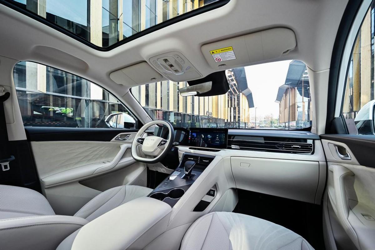 宋PLUS DM-i迎來新對手,6秒級破百、續航超1600km,預售11.98萬起