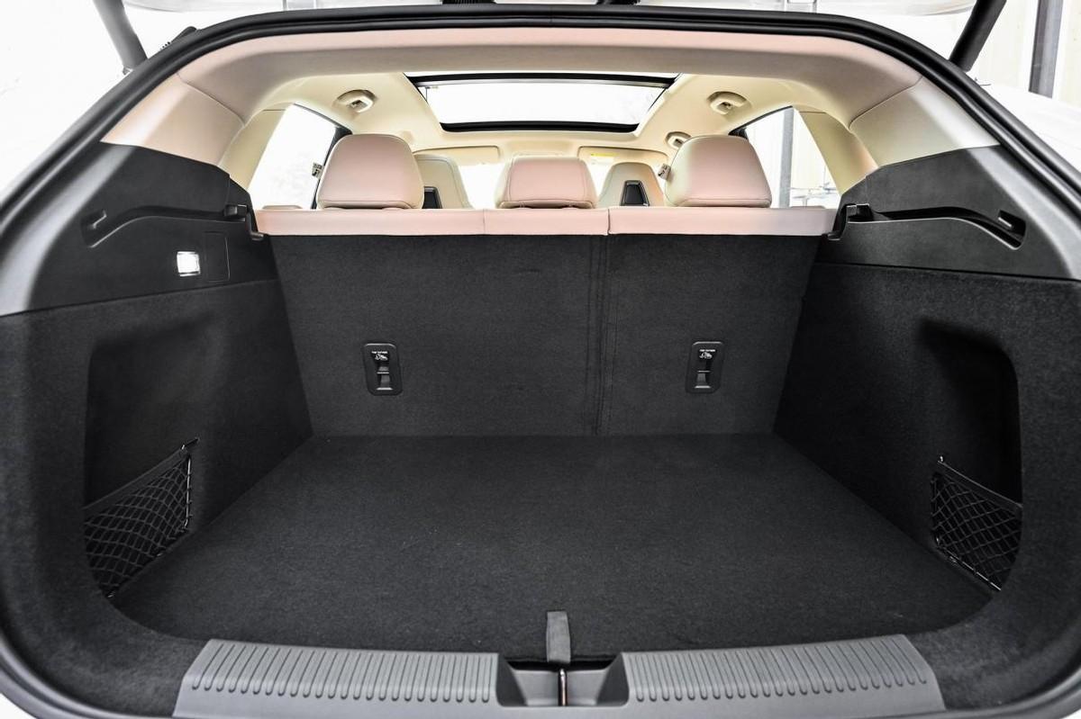 宋PLUS DM-i迎來新對手,6秒級破百、續航超1600km,預售11.98萬起