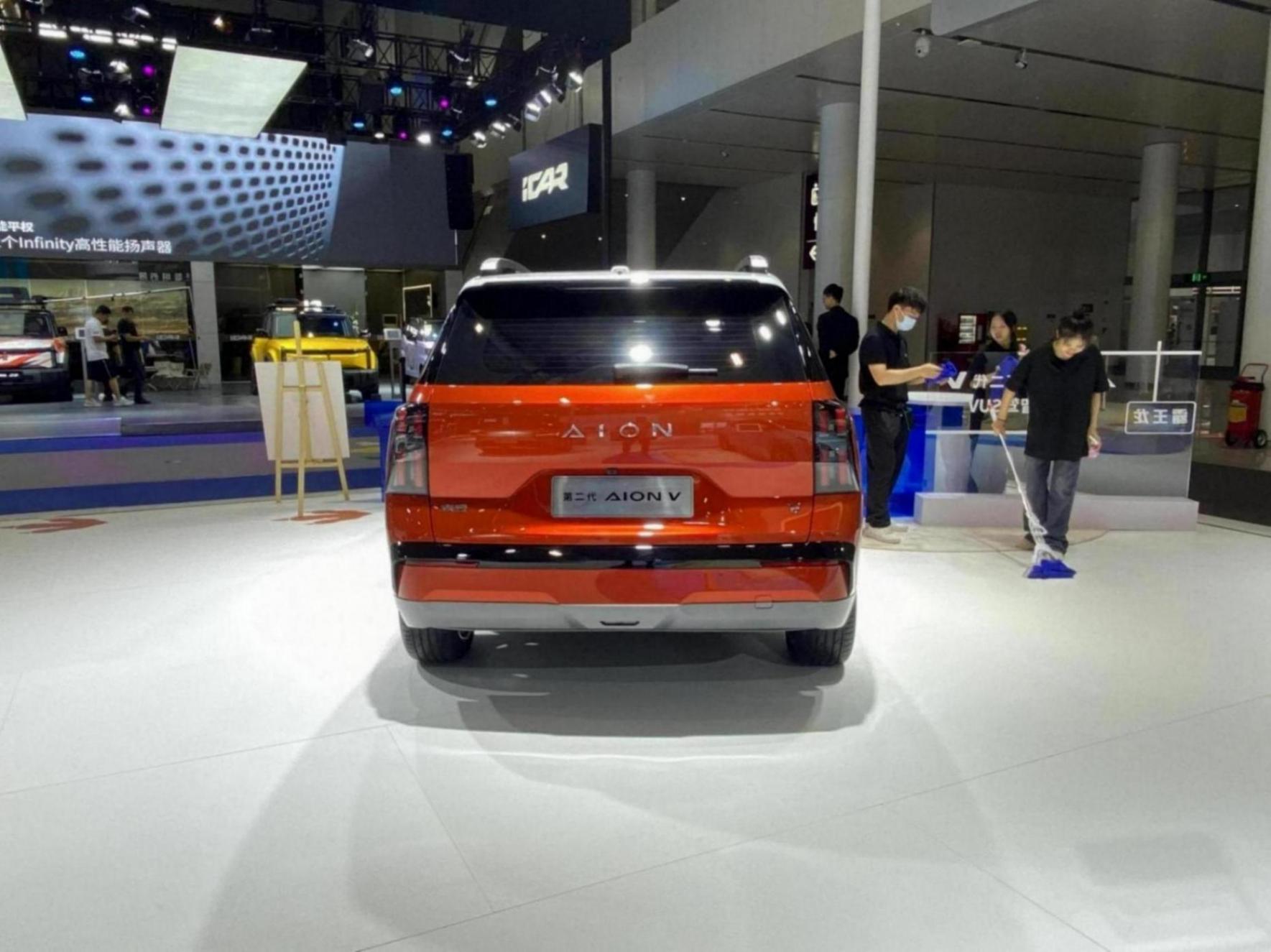 造型硬派、高階智駕、750km續航,第二代AION V霸屏粵港澳車展