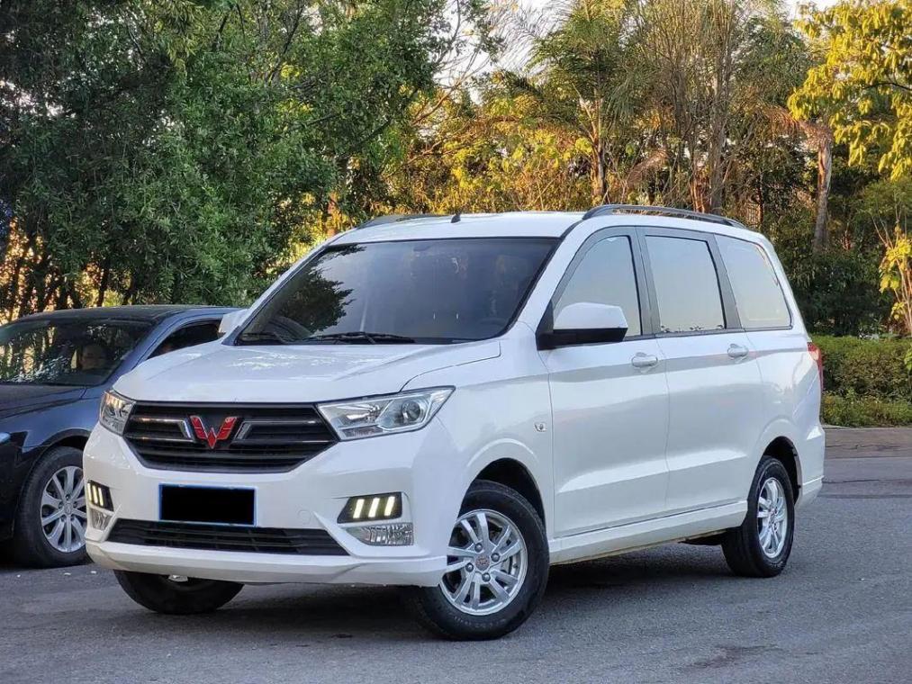 五菱宏光為什么每月銷量能賣五六千臺,價格便宜空間大,養家神車
