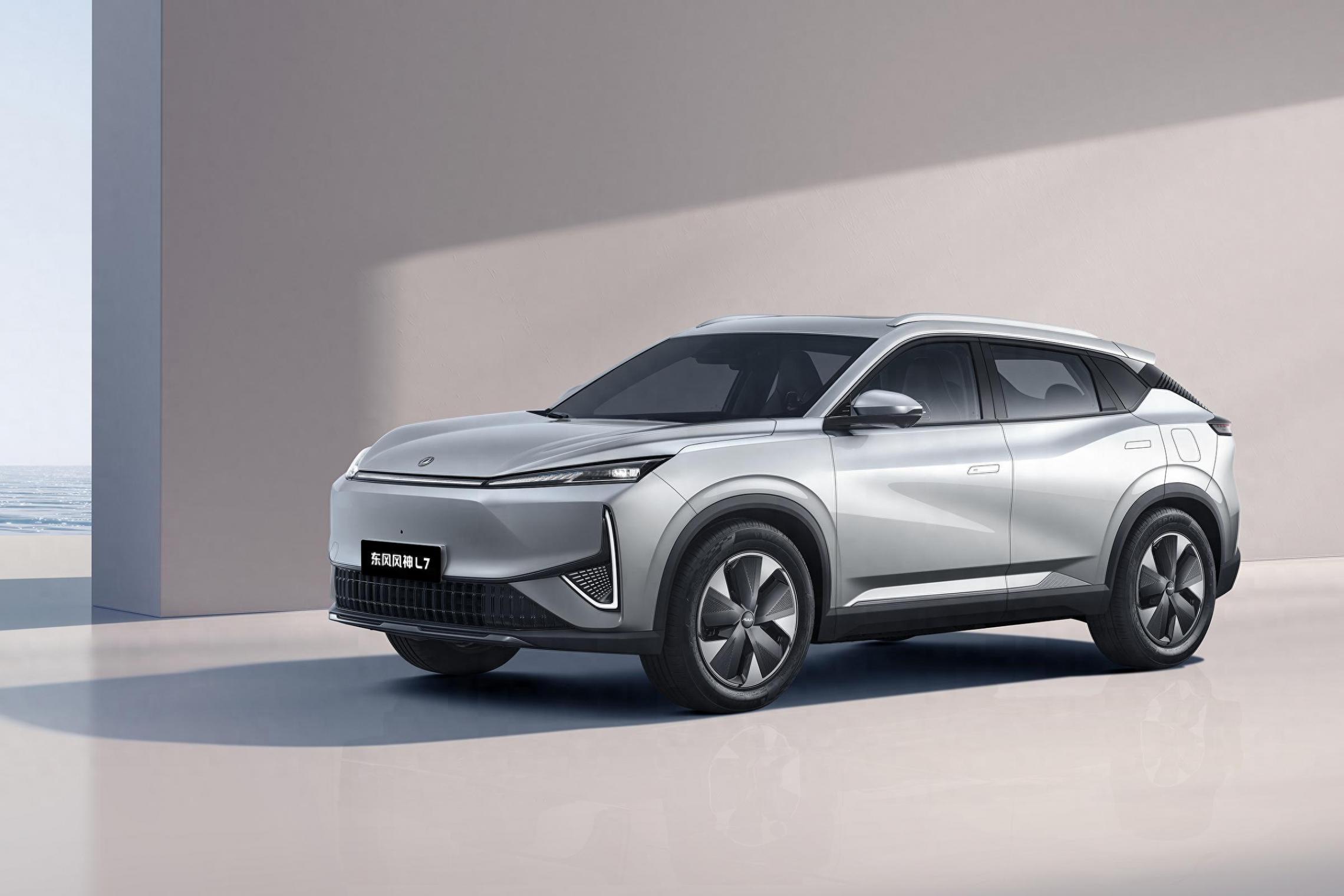 這款混動(dòng)SUV“殺瘋了”,續(xù)航2054km,12.89萬起,爆款穩(wěn)了?