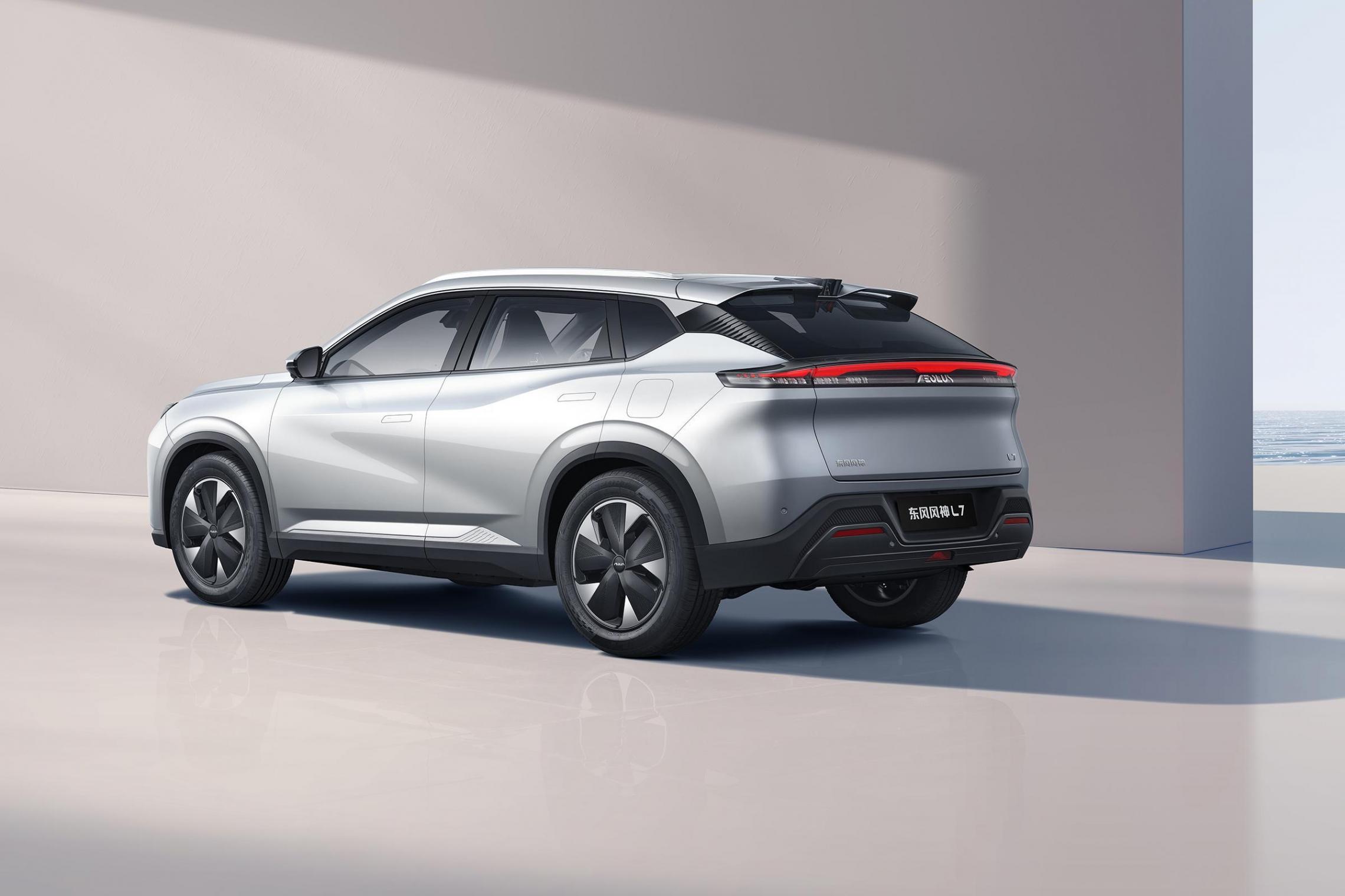 這款混動(dòng)SUV“殺瘋了”,續(xù)航2054km,12.89萬起,爆款穩(wěn)了?