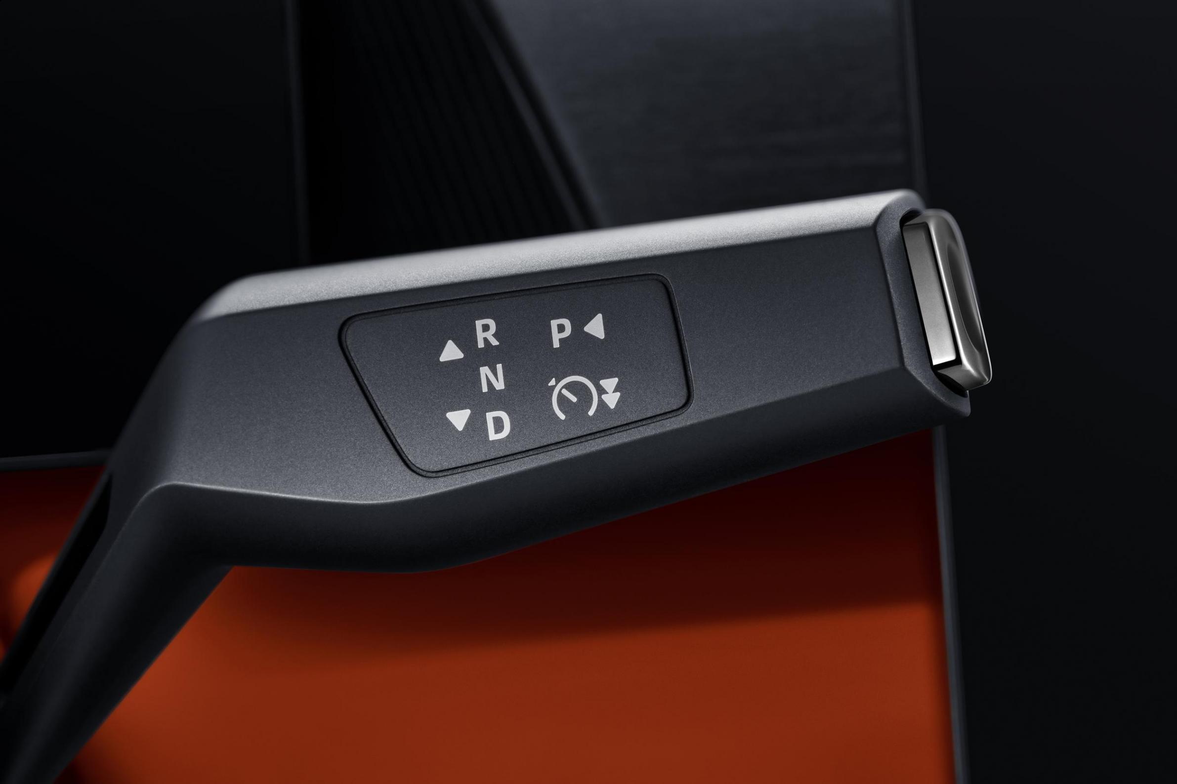 這款混動(dòng)SUV“殺瘋了”,續(xù)航2054km,12.89萬起,爆款穩(wěn)了?