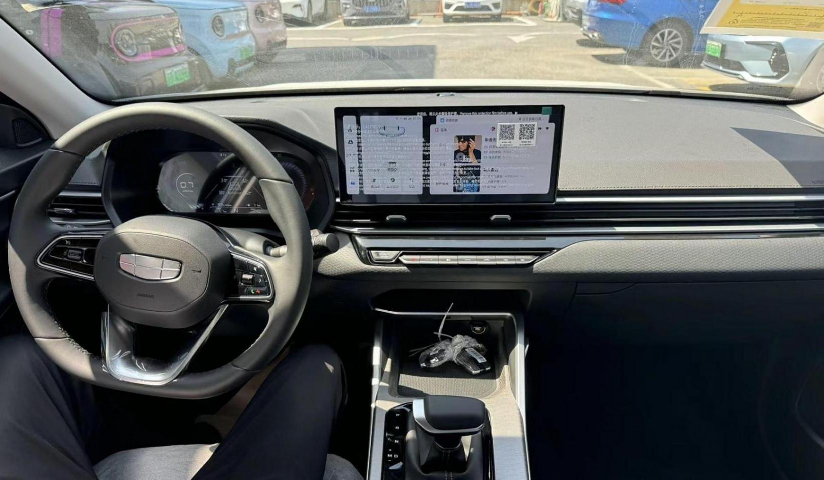 全新帝豪實車曝光,外觀酷似吉利星瑞,內飾更有科技感