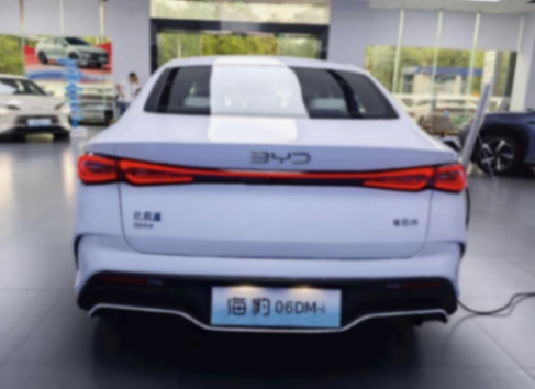 比亞迪海豹06實(shí)車進(jìn)店,與自家秦L同質(zhì)化,差異在于審美不同