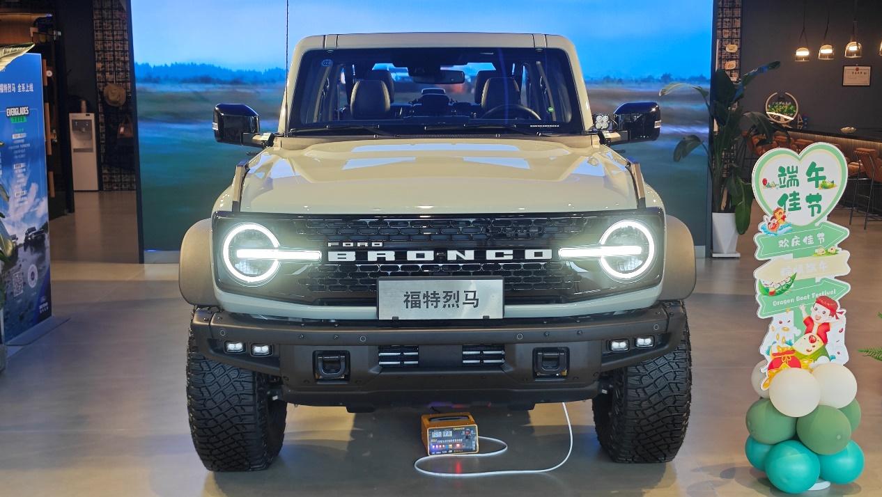 2.3T+10AT,三把鎖+大梁!可敞篷,硬漢就得開這車!