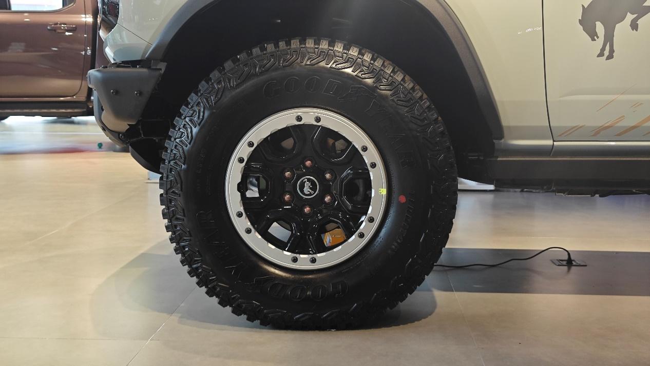2.3T+10AT,三把鎖+大梁!可敞篷,硬漢就得開這車!