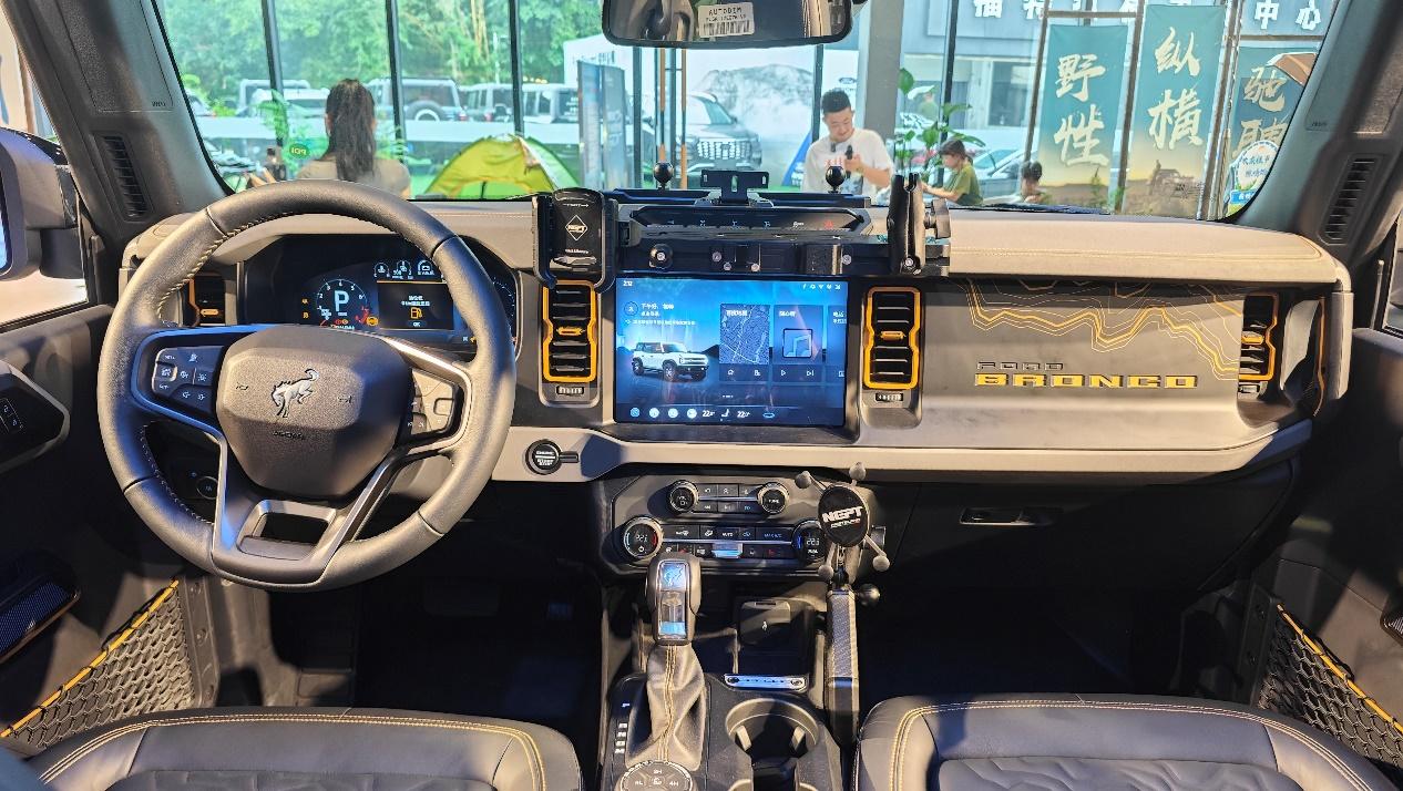 2.3T+10AT,三把鎖+大梁!可敞篷,硬漢就得開這車!