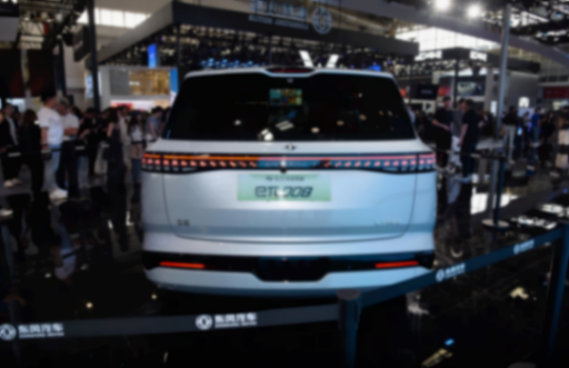 預(yù)售20萬起,軸距超3米大6座,eπ008大電視大冰箱大沙發(fā)