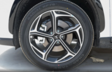 哪吒再度出手,這車12.99萬起售,想買增程SUV可以下手了