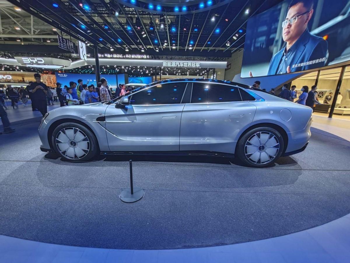 仰望U7亮相深圳車展!定價也會超百萬?