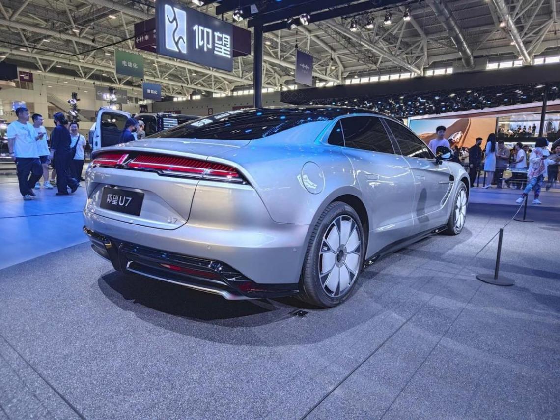 仰望U7亮相深圳車展!定價也會超百萬?