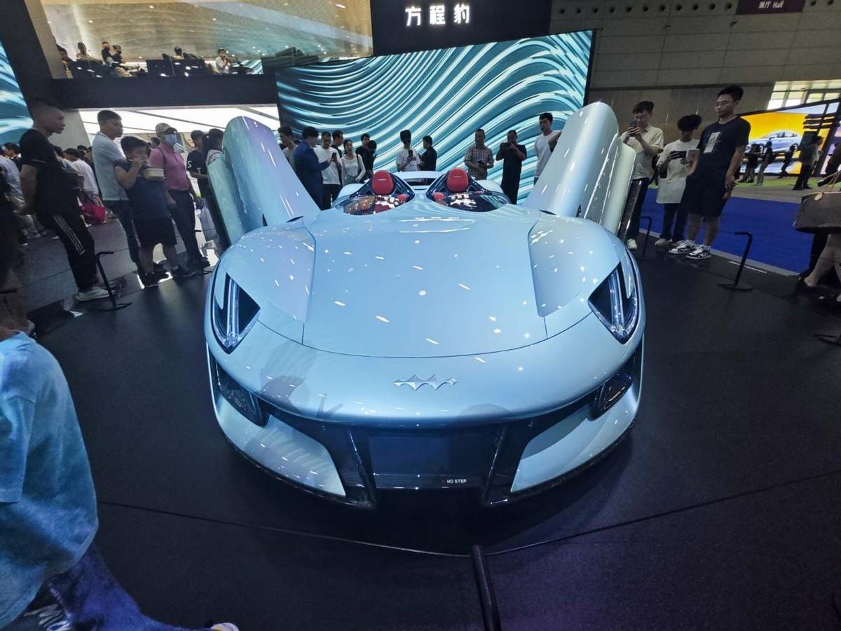 方程豹豹9現身深圳車展!定價會是多少?