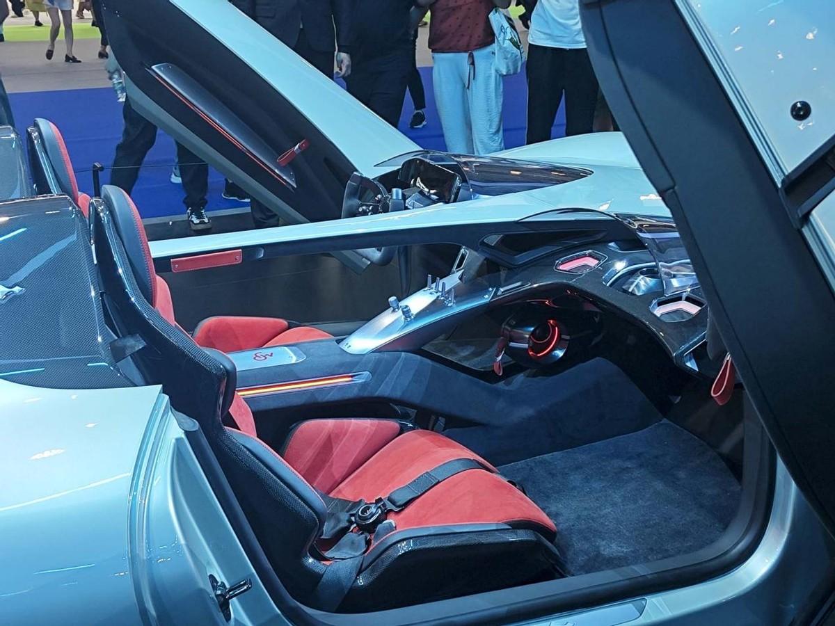 方程豹豹9現身深圳車展!定價會是多少?
