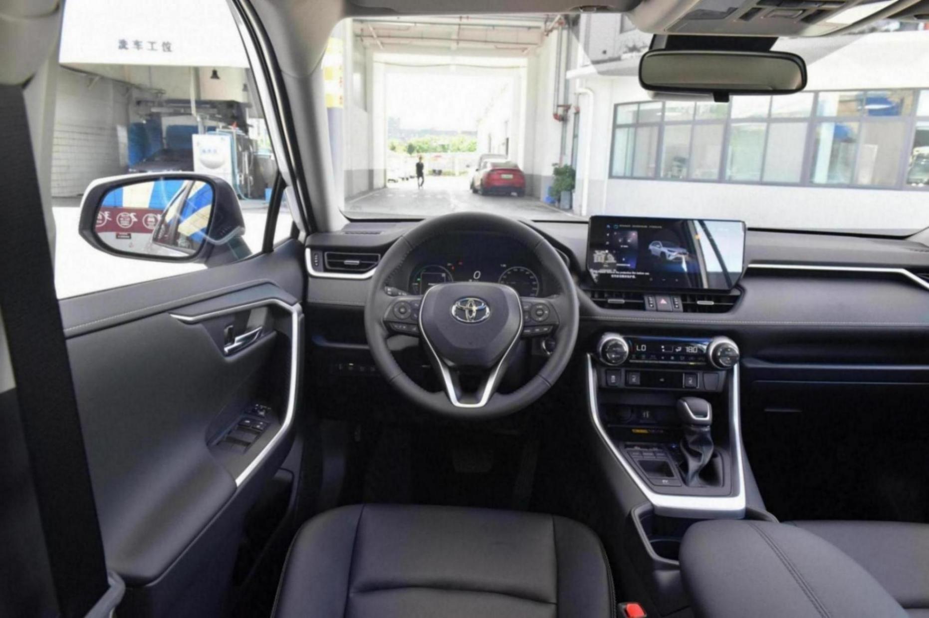 一箱油跑1078km,三大件穩(wěn)定可靠,好開又保值,帶你看RAV4榮放
