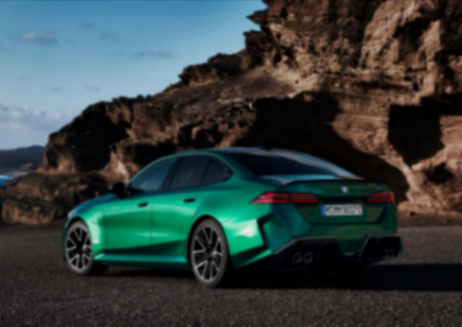 2025款寶馬M5正式發(fā)布,4.4L V8雙渦輪的性能怪獸,零百加速3.4秒
