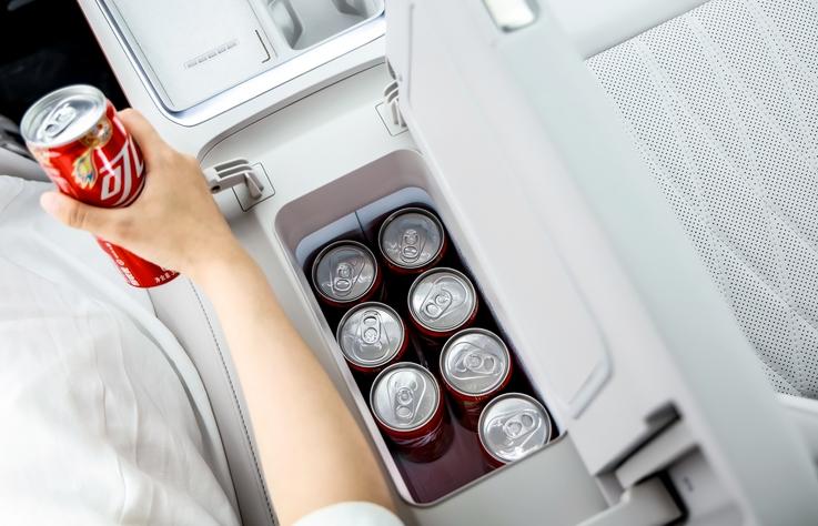 哪吒L純電版售價13.99萬起 配備雙聯屏+車載冰箱 續航510km