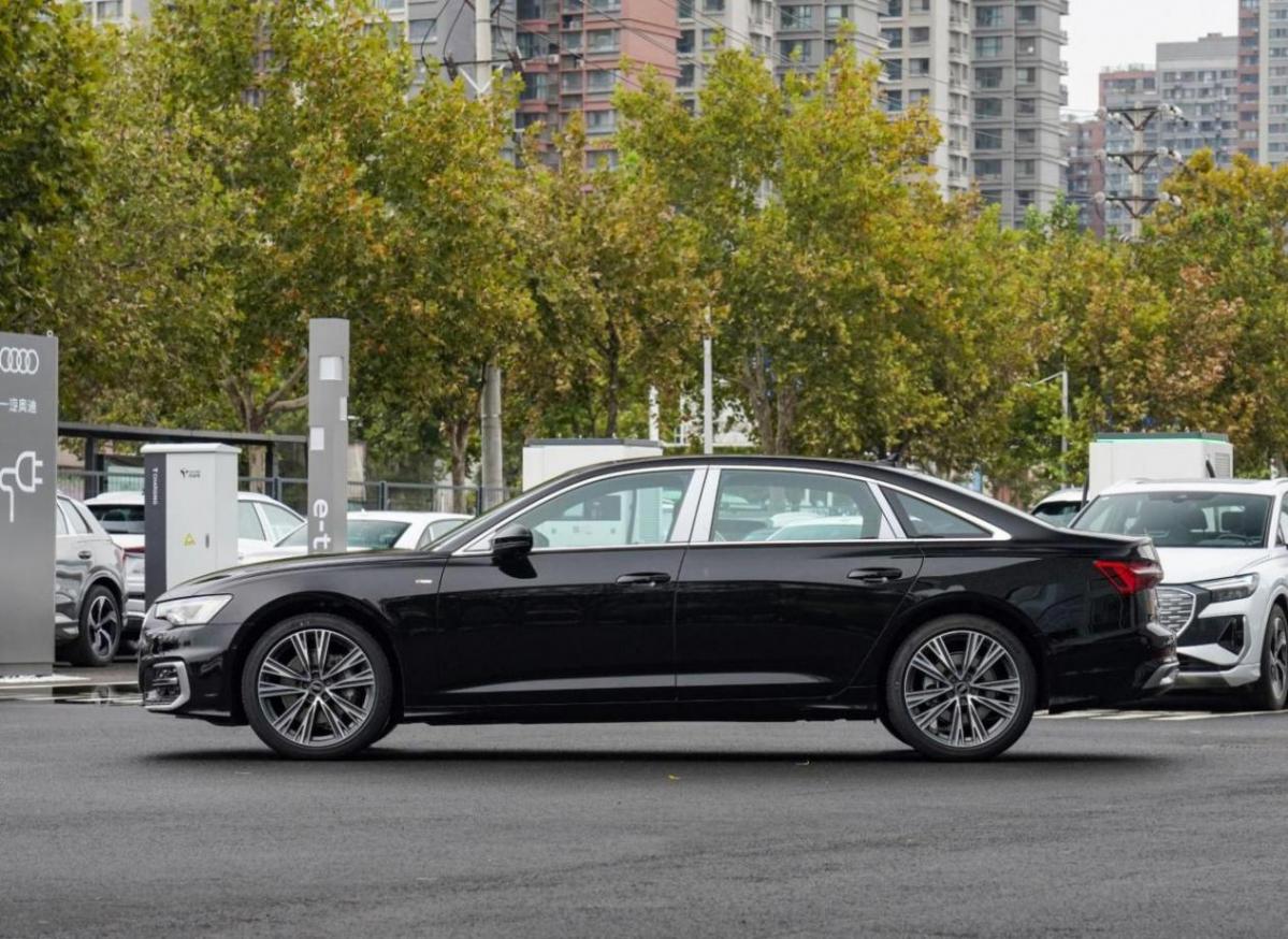 開了7年大眾邁騰,如今換成奧迪A6L,車主:差距顯而易見