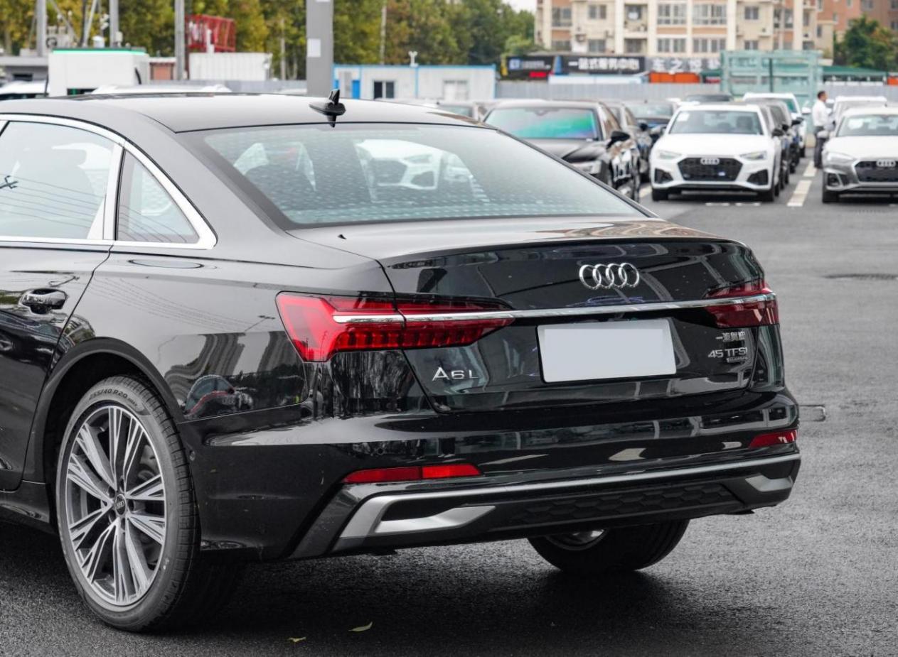 開了7年大眾邁騰,如今換成奧迪A6L,車主:差距顯而易見