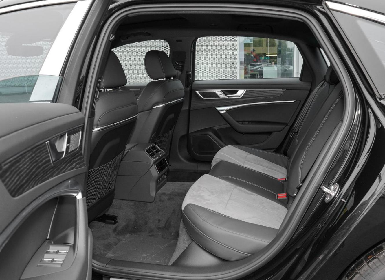 開了7年大眾邁騰,如今換成奧迪A6L,車主:差距顯而易見