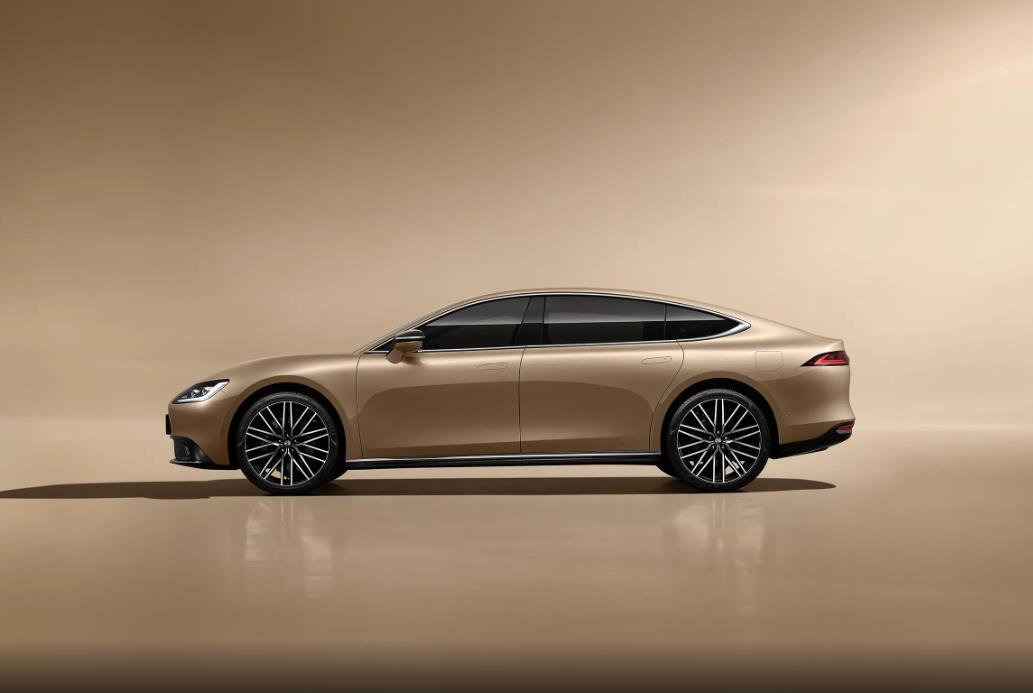 卡車廠的電動車能買?5.27米大車26萬多,720公里續航3.2秒破百