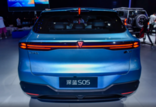 深藍S05亮相成都車展,外觀科幻大氣,軸距2880毫米
