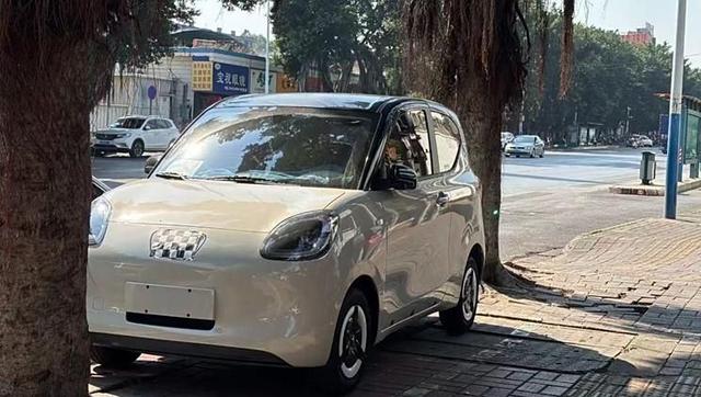 全新五菱宏光MINIEV三門版實車諜照 設計Q萌 顏值提升 配置不低-有駕 全新五菱宏光MINIEV三門版實車諜照 設計Q萌 顏值提升 配置不低-有駕
