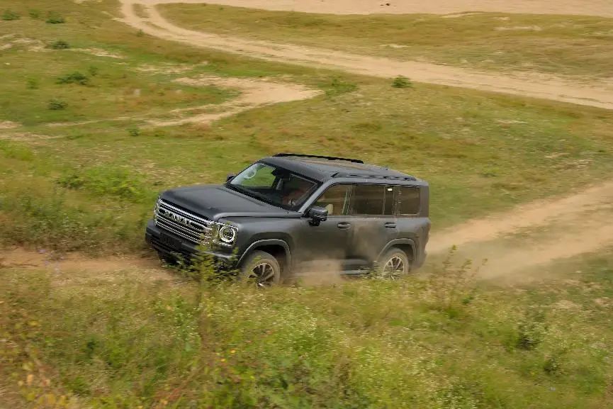 全系2.0T+ZF8AT,4驅+3把鎖!可選7座,越野出色,代步舒適!