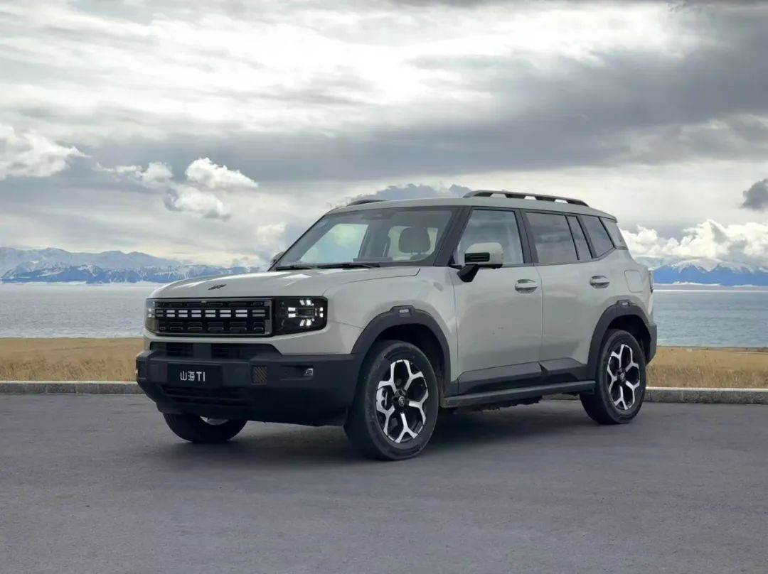 1.5T插混,兩驅/四驅,軸距2米8,不到20萬買方盒子SUV,選誰?