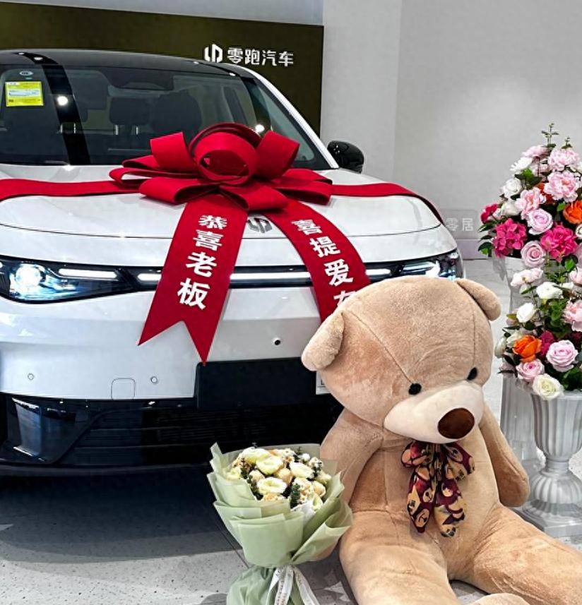 朋友花15萬買零跑C10,偷偷換掉本田CR-V,這操作真不犯毛病