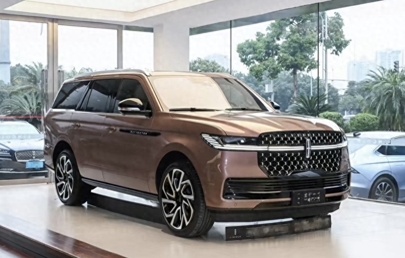 又一款“大佬座駕”!全新一代林肯領(lǐng)航員進口到店,車長超5米3