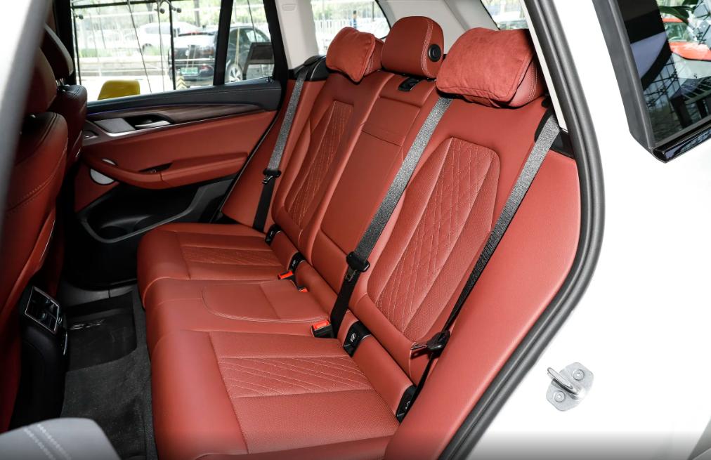 百公里油耗8.5L,定位中型SUV,試駕23款寶馬X3