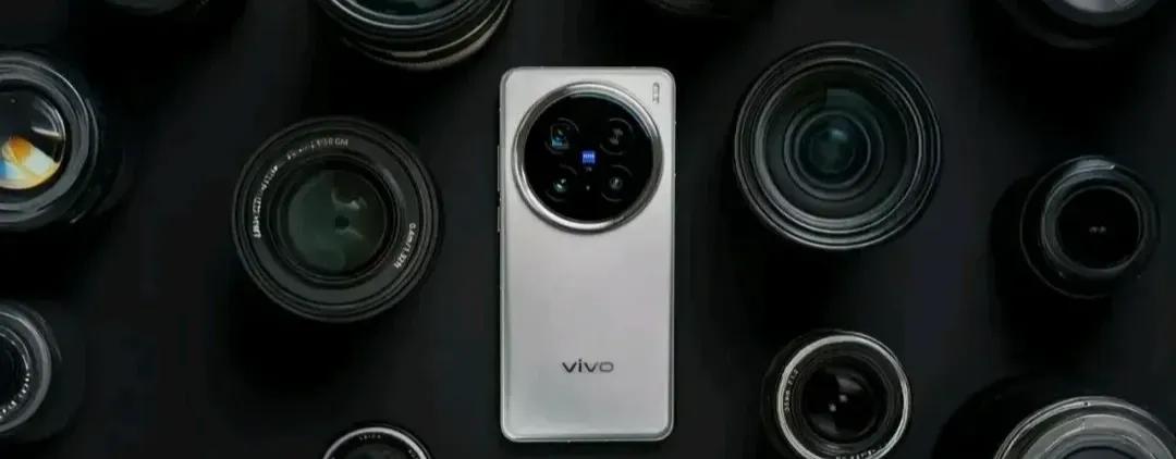 vivo X200Ultra采用了專業(yè)相機的設計思路