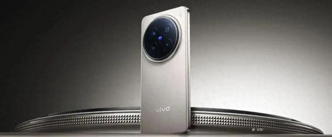 vivo X200Ultra采用了專業(yè)相機的設計思路
