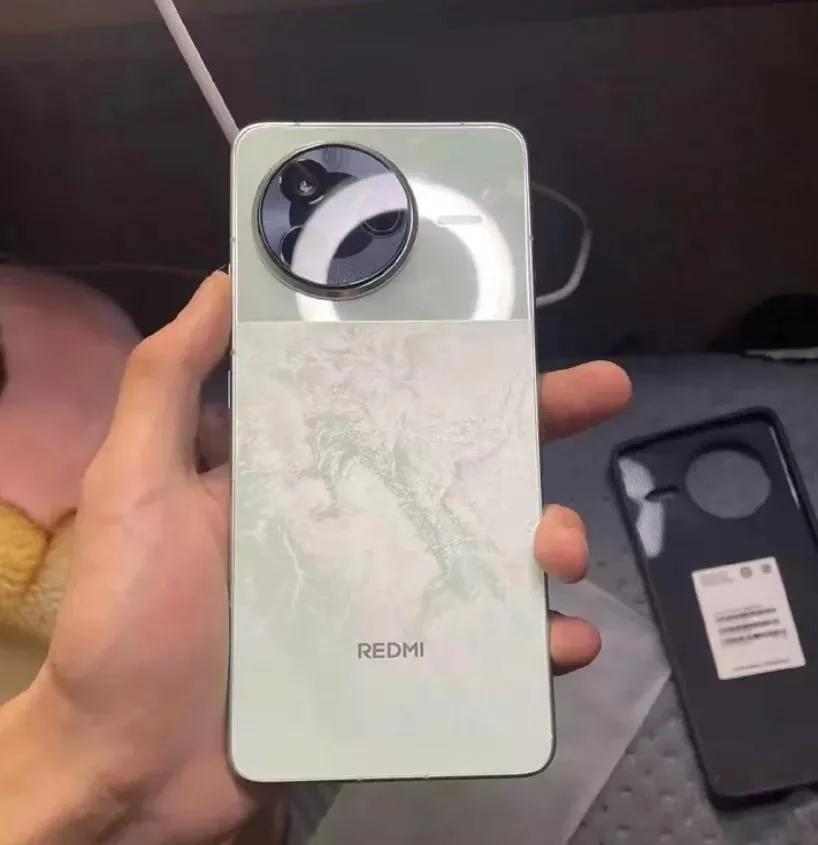 2025中端機大戰:iQOO7500mAh不講武德,真我1599掀桌子